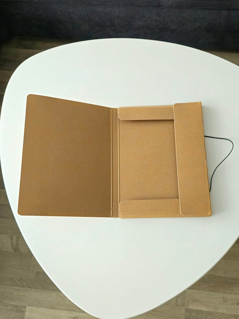 Papírové desky v přírodní barvě A4 2 spisove-desky