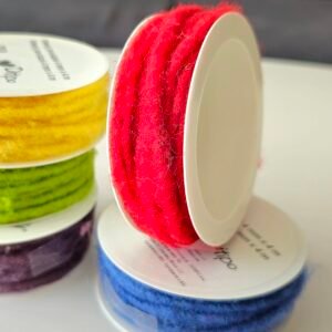 vlneny-provazek-cervený