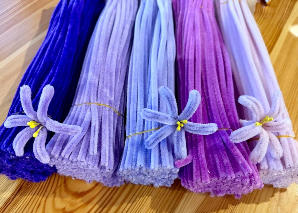 Žinylkový chlupatý drát 10 ks - světle fialový (2. zleva) 1 zinylka-chlupaty-dratek-modro-fialovy