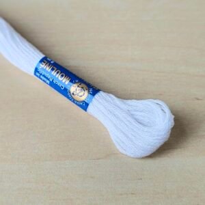 vyšívací-příze-bílá