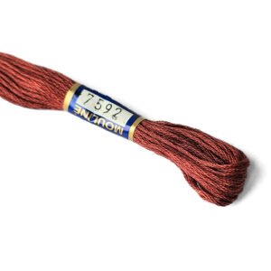 vyšívací-příze-hnědo-červená