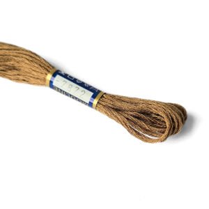 vyšívací-příze-hnědá-skořicová