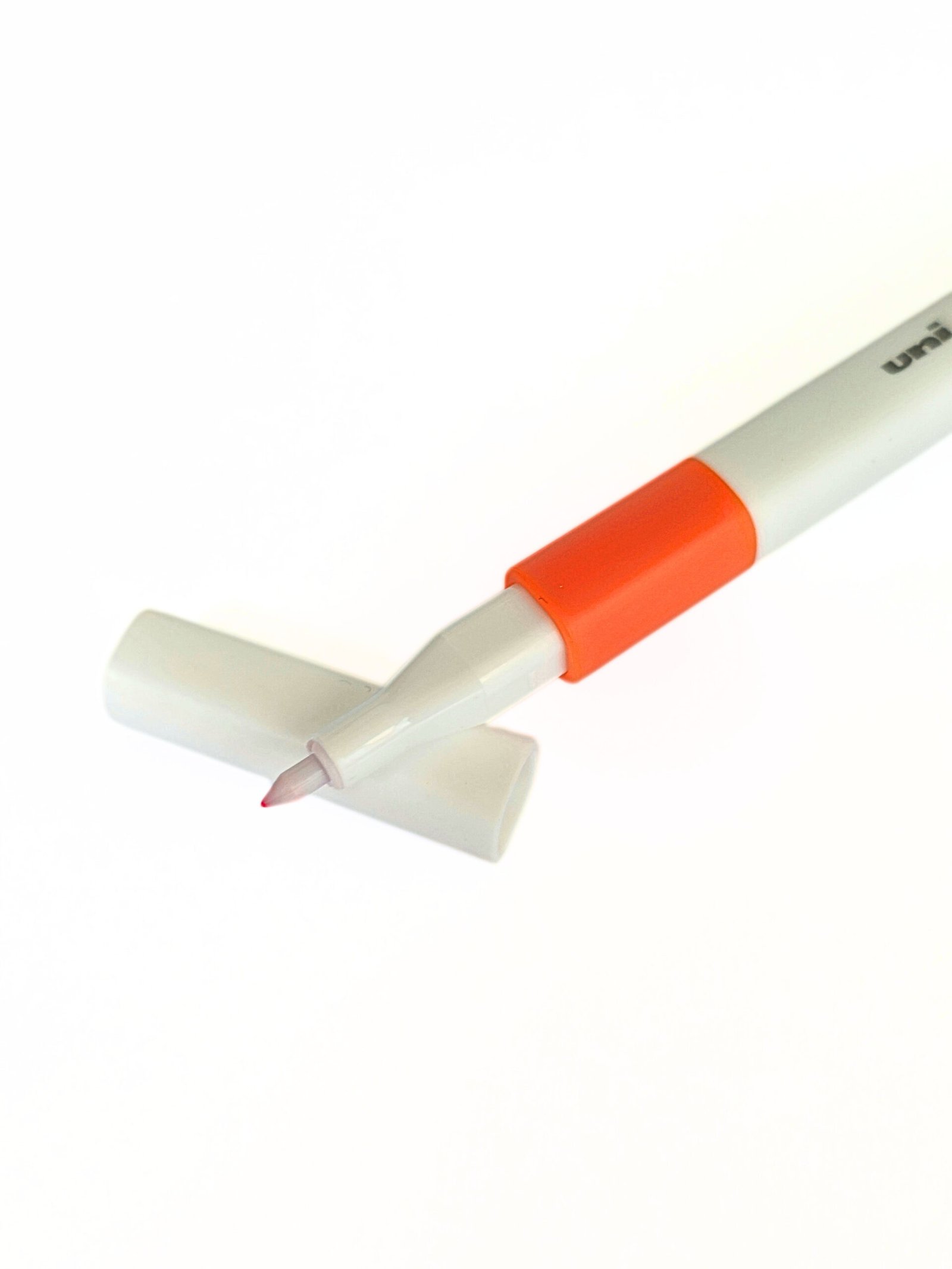 Liner Uni EMOTT 0,4 mm oranžový 2 liner-emott-oranžový