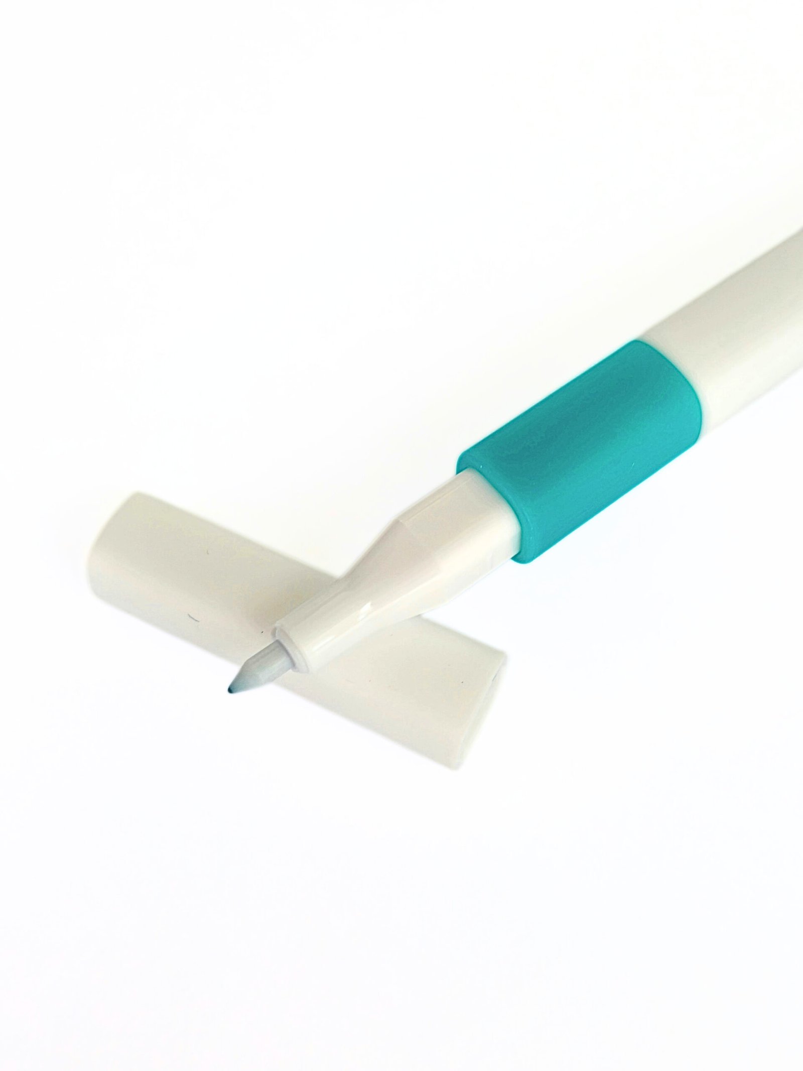 Liner Uni EMOTT 0,4 mm smaragdově zelený 1 liner-emott-smaragdový