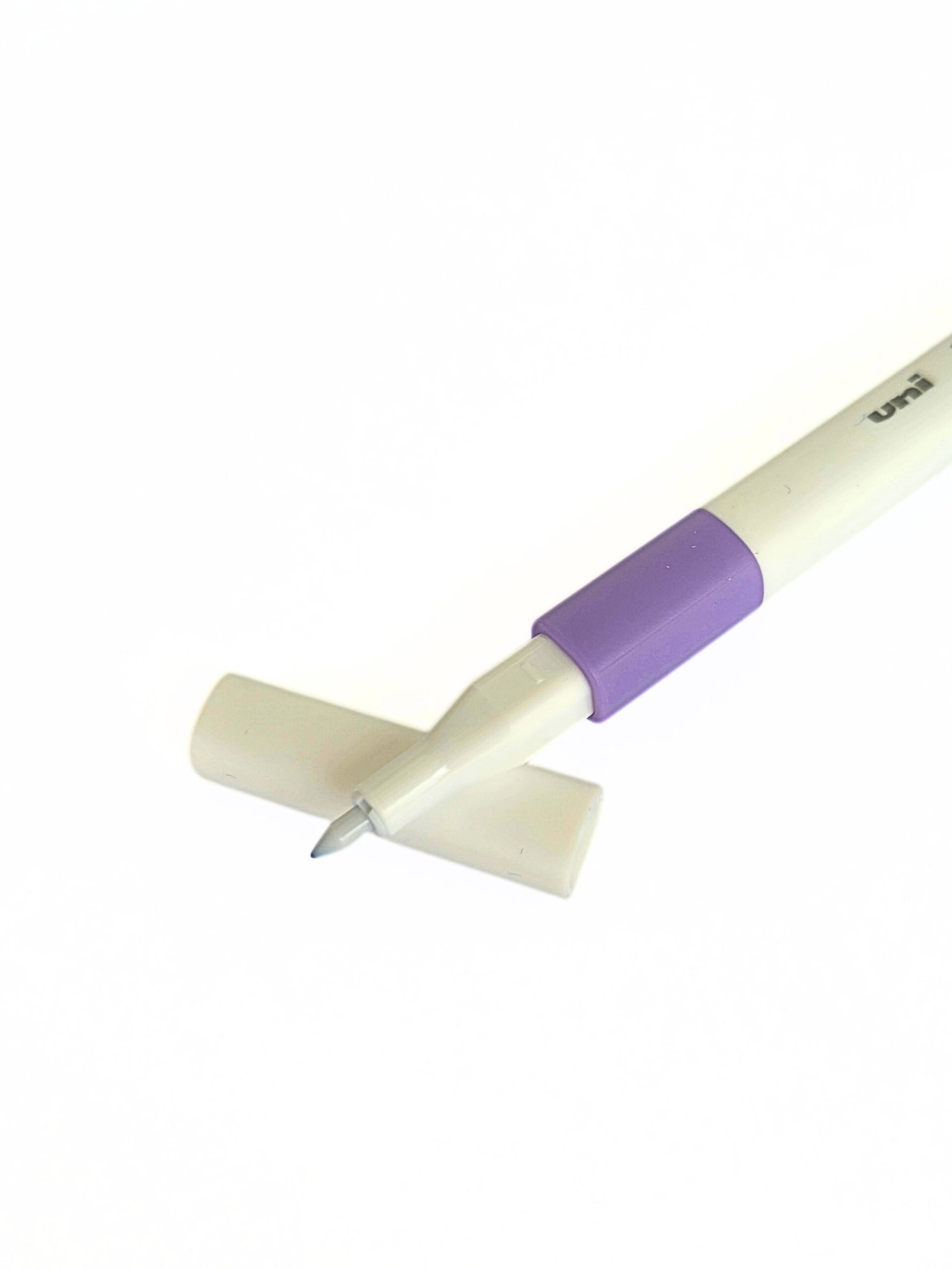Liner Uni EMOTT 0,4 mm fialový 1 liner-emott-fialový