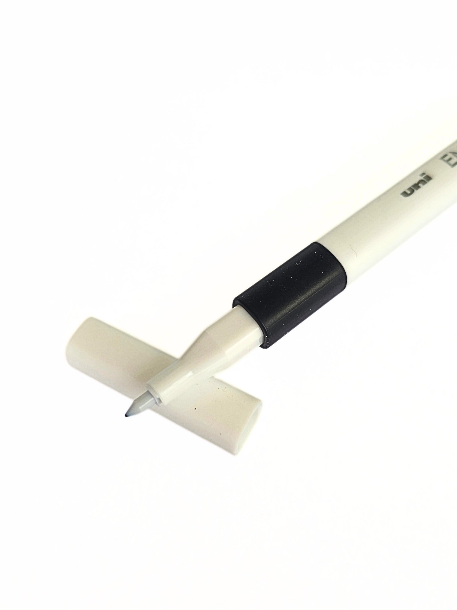 Liner Uni EMOTT 0,4 mm černý 1 liner-emott-černý